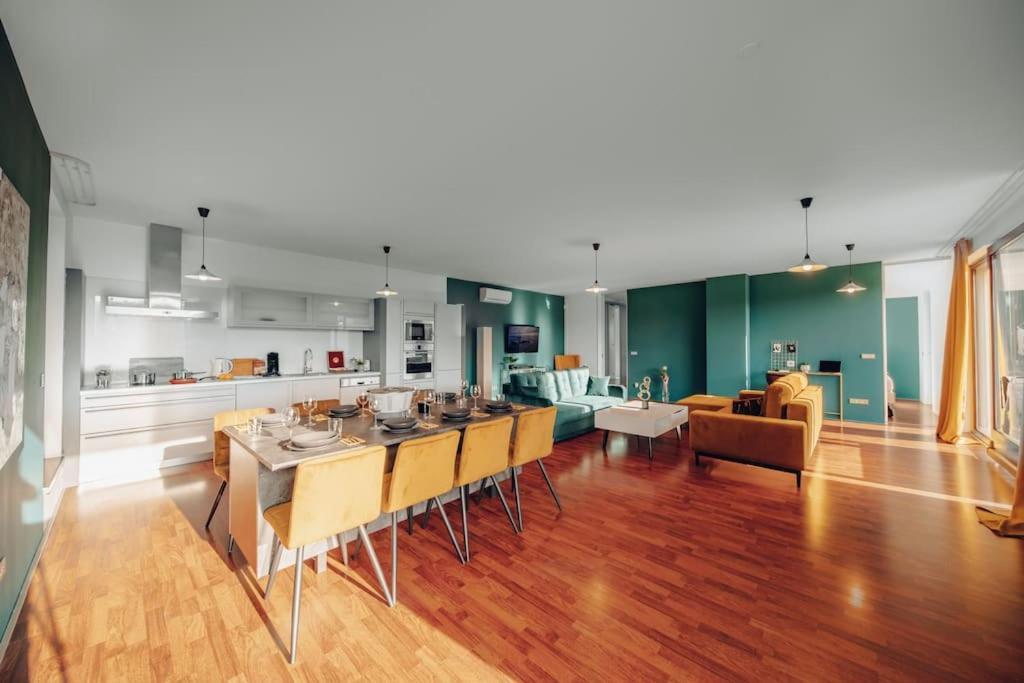 Design Architect With 2 Апартаменти Прага